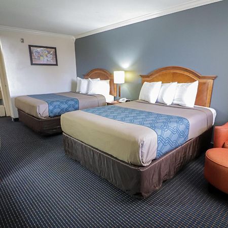 University Inn & Suites 圣安东尼奥 外观 照片