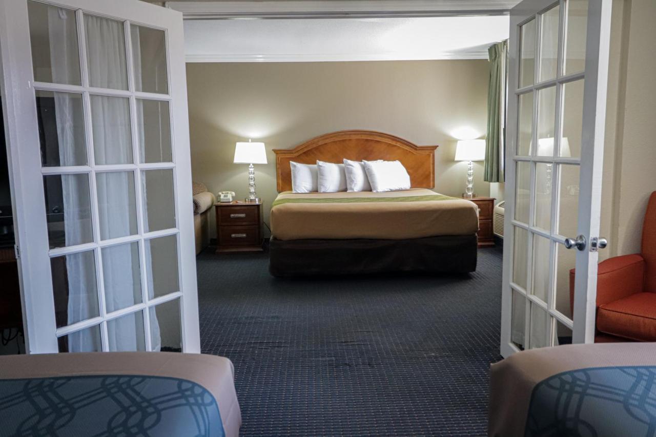 University Inn & Suites 圣安东尼奥 外观 照片