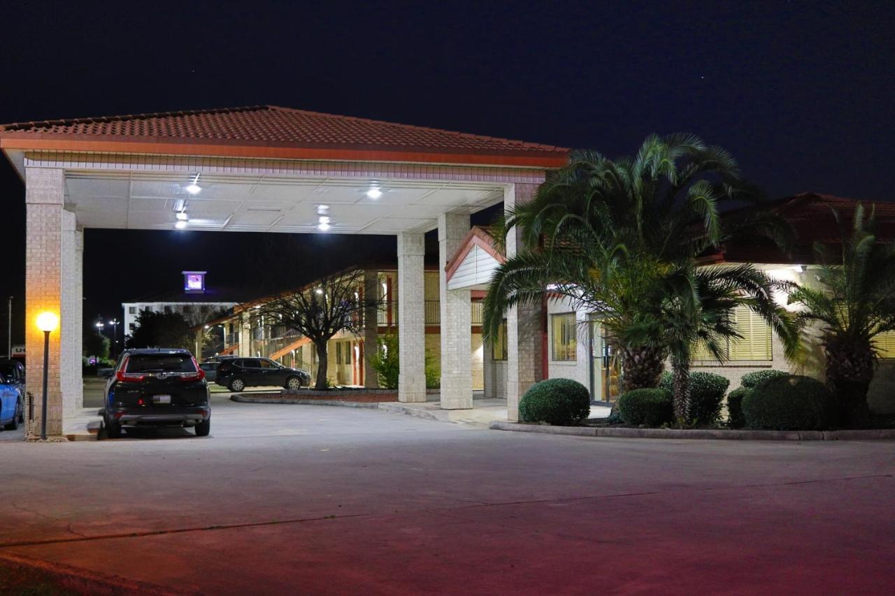 University Inn & Suites 圣安东尼奥 外观 照片